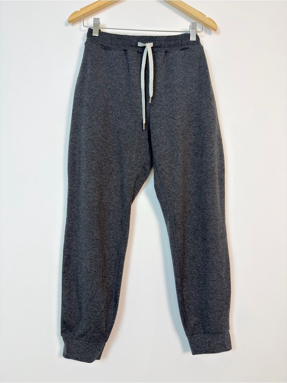 Vuori Charcoal Jogger Pants Size L Gray Drawstring Athletic Lounge Sweatpants